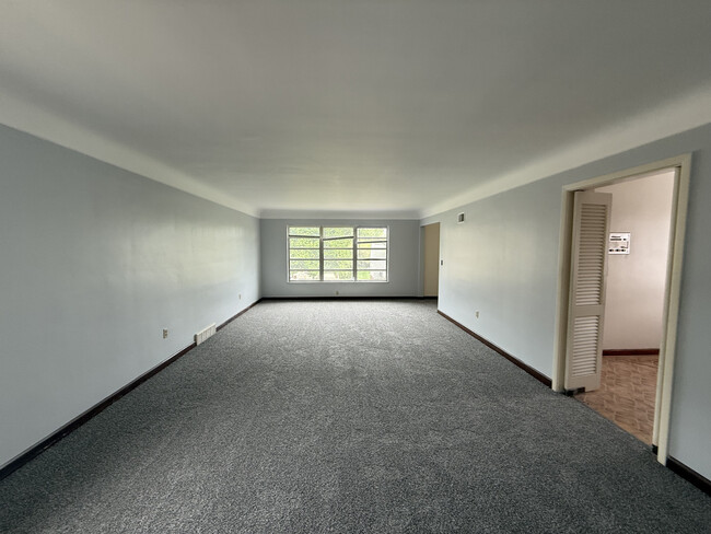 Building Photo - Elm park