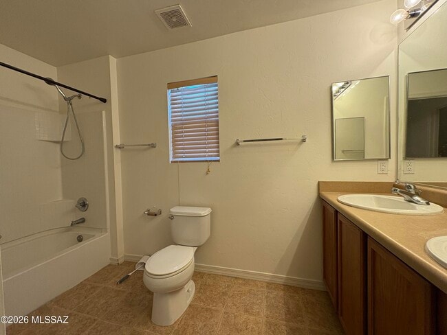 Building Photo - 1133 S Pantano Overlook Dr
