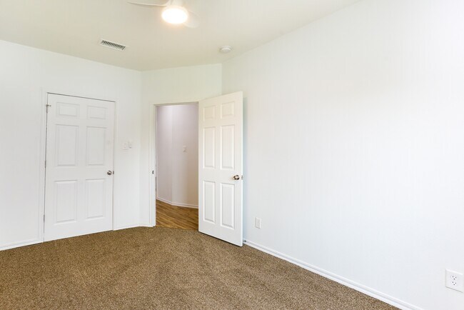 Building Photo - 8611 Key Windy Way