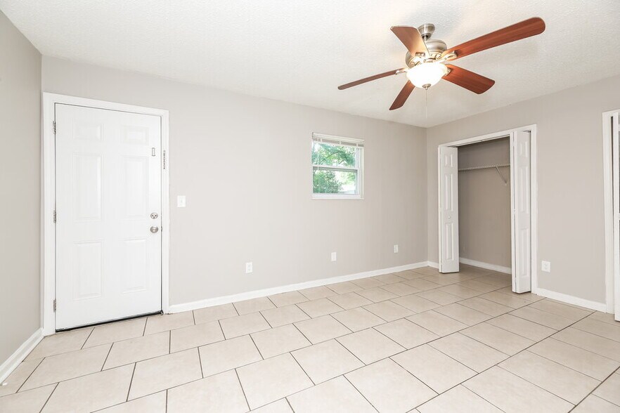 Building Photo - 9956 Somerset Grove Ln