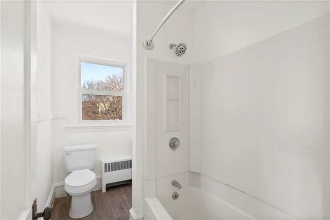 Building Photo - 19 Vale St