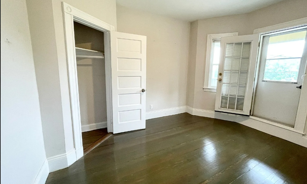 Building Photo - 201 E Cottage St