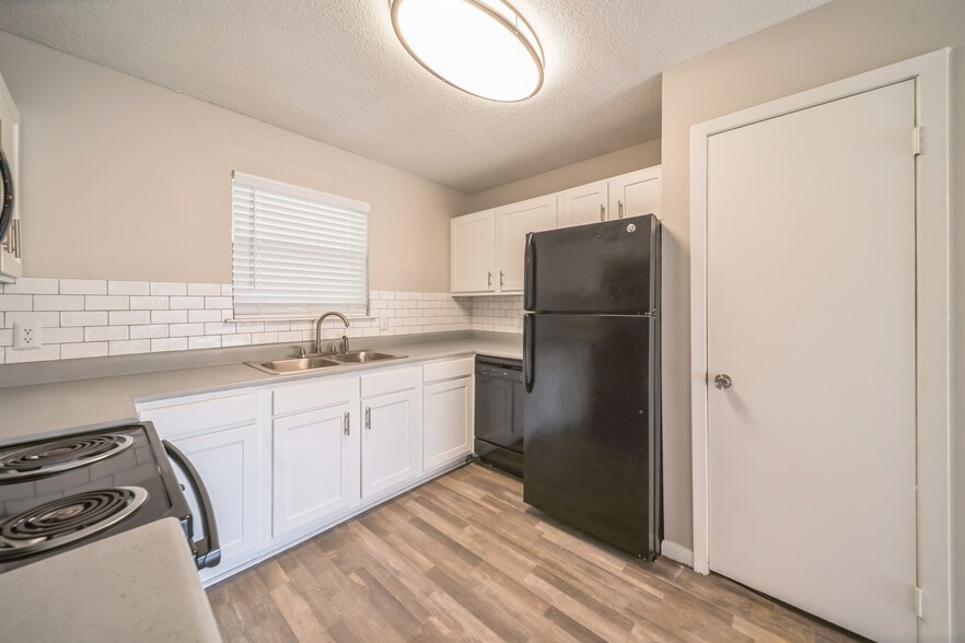 Building Photo - Auburn Flats