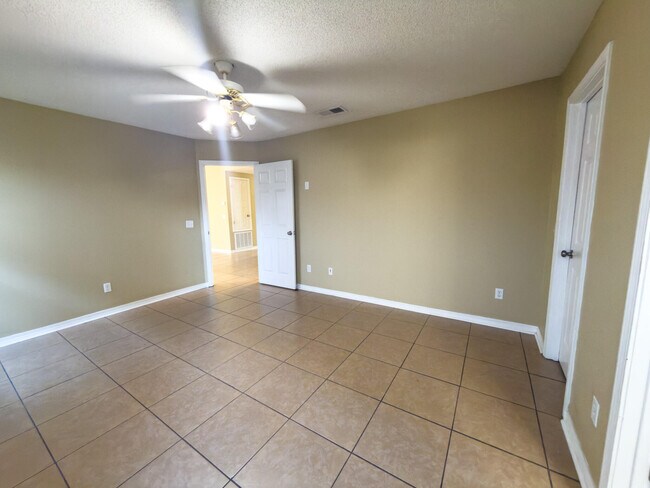 Building Photo - 9760 Seafarer's Way