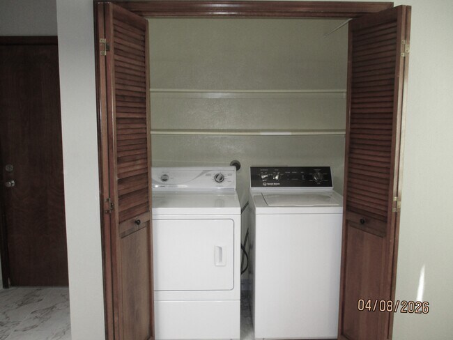 Building Photo - 10409 Camino Del Oso NE