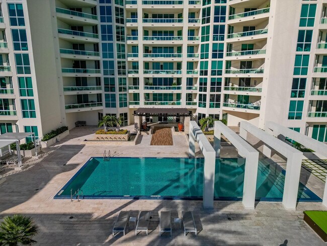 Building Photo - 101 S Fort Lauderdale Beach Blvd