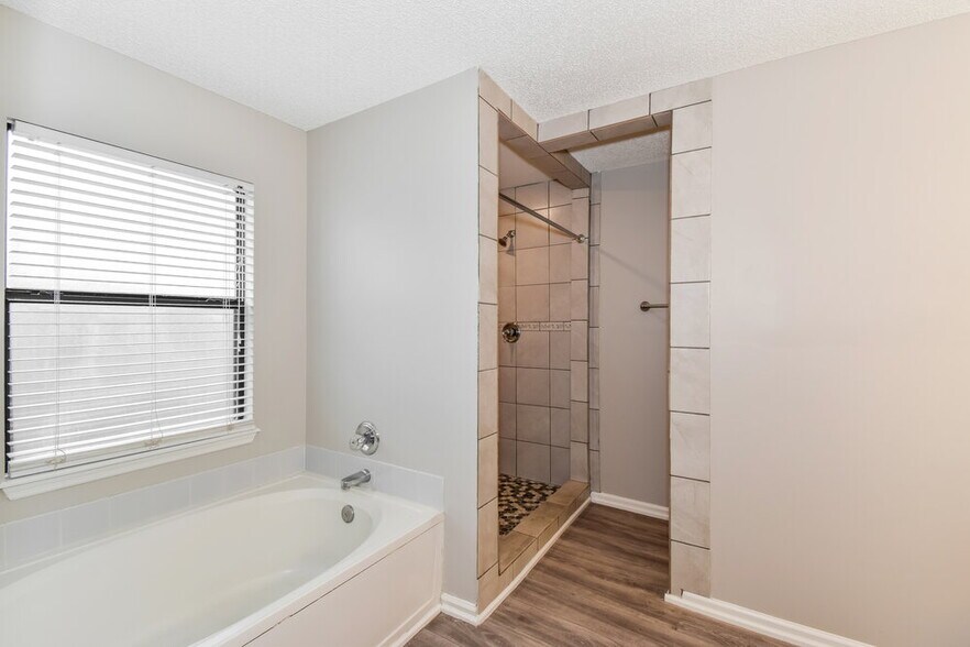 Building Photo - 1976 Hunters Trace Cir