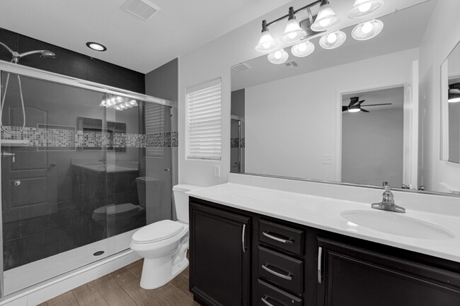Building Photo - Beautiful 3-bedroom, 2.5-bathroom home loc...