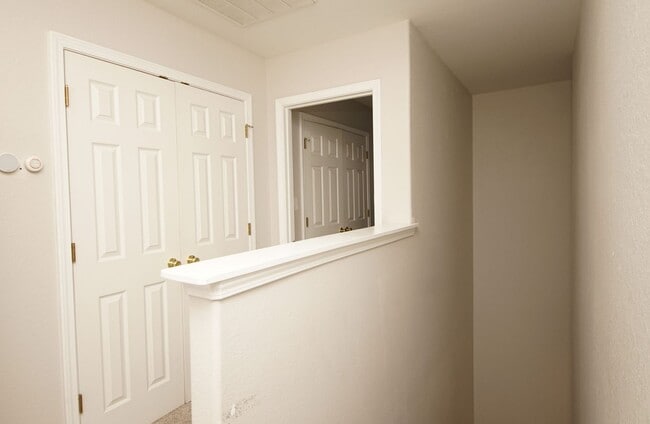 Building Photo - Central Niceville Location