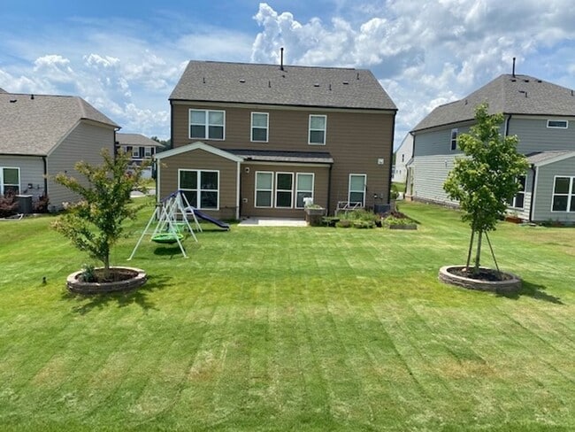 Building Photo - 439 Parlier Dr