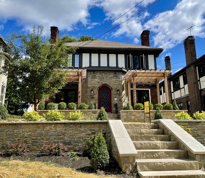 Beautiful remodeled building 2 blocks from Hyde Park Square - 3514 Mooney Ave