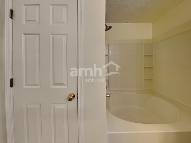 Building Photo - 1066 Bridgend Dr