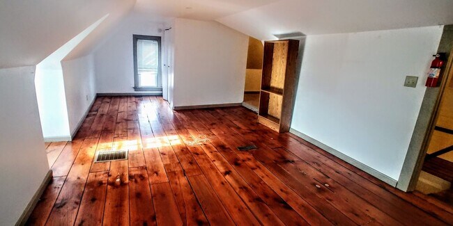 Building Photo - 2-Bed House | Linwood-Mt. Lookout | Available NOW!