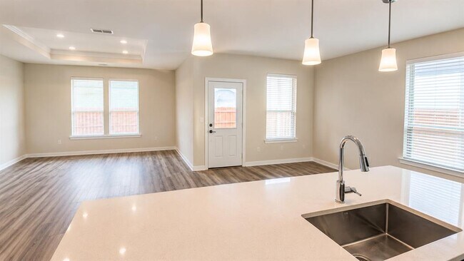 Building Photo - 612 Red Knot Ave