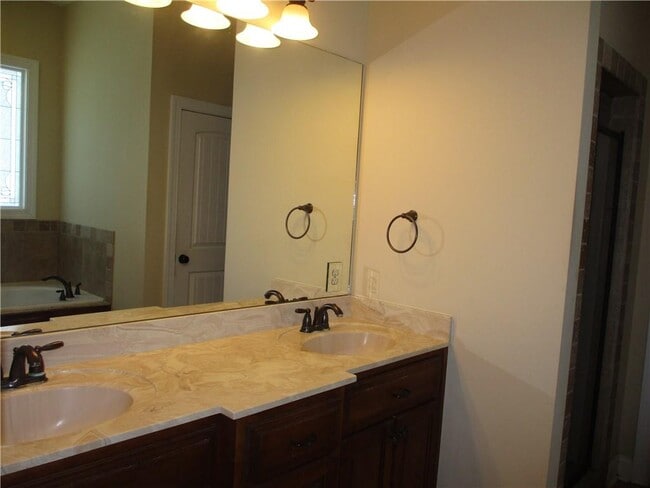 Building Photo - 554 Freedom Trail