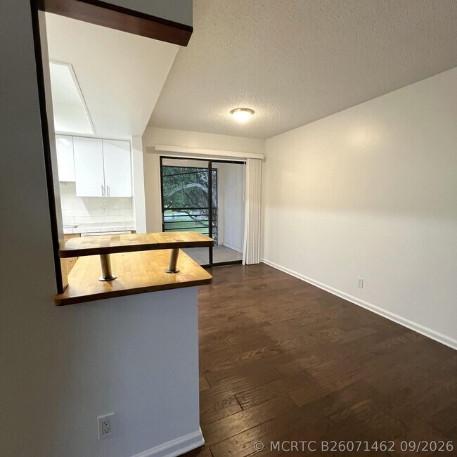 Building Photo - 4205 Oak Terrace Dr