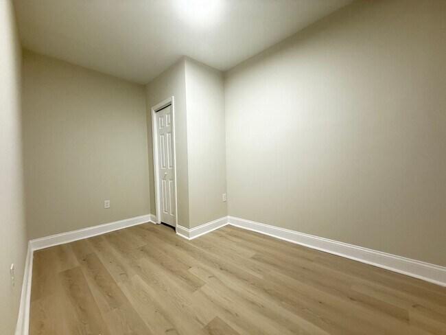 Building Photo - Three Bedroom Home in Baltimore