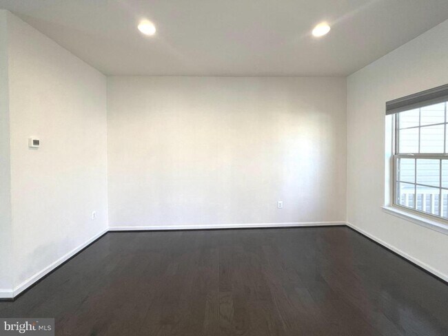 Building Photo - 620 Shore Forest Dr