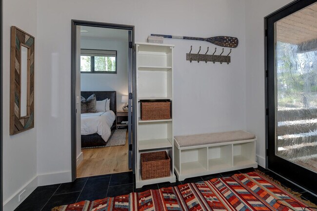 Building Photo - 17 Lakewood Dr