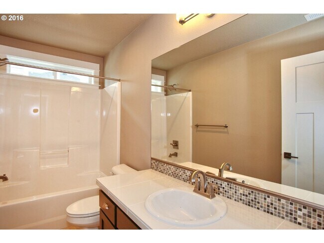 Building Photo - UNIVERSITY PARK Neighborhood Townhome-3bed...