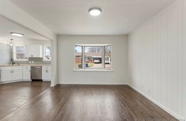 Building Photo - 233 N 44th W Ave