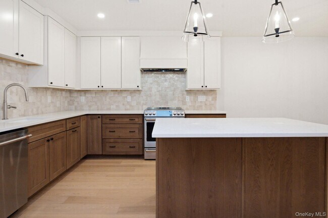 Building Photo - 25 S Riverside Ave