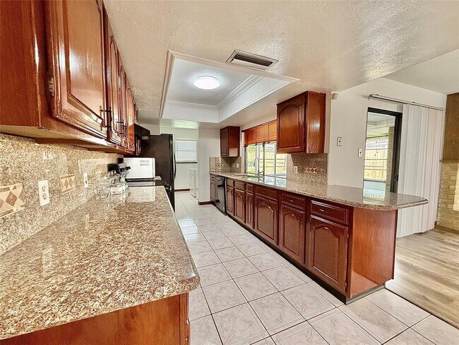 Building Photo - 7111 El Sereno Dr