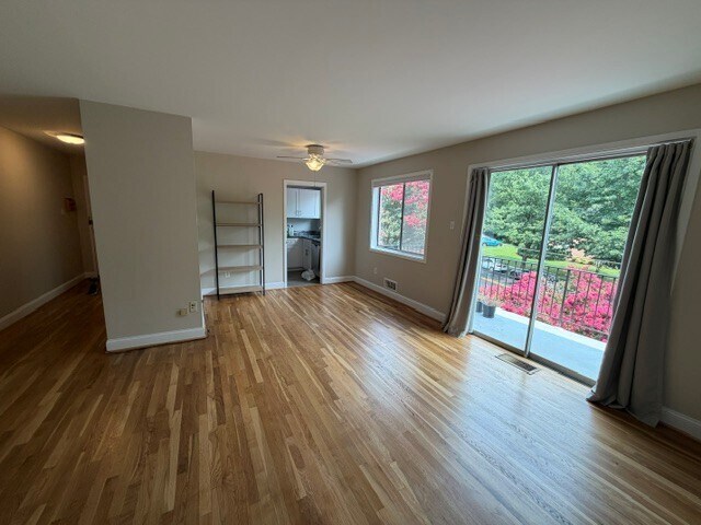 Building Photo - 10513 Weymouth St