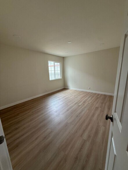 Building Photo - 105 S Roosevelt Ave