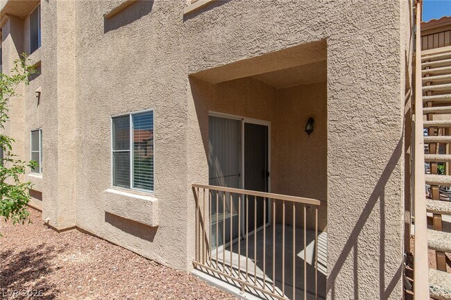 Building Photo - 2110 Los Feliz St