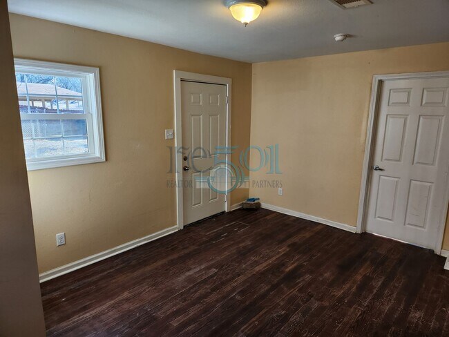 Building Photo - Great Family Home!  4BR 2 BA