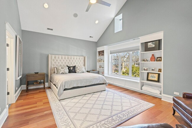 Building Photo - 4322 N Hermitage Ave