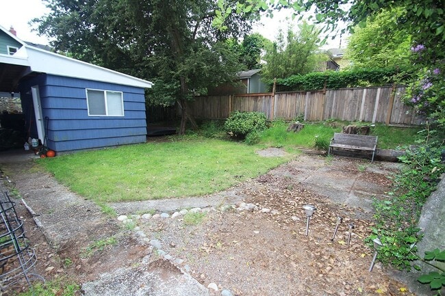 Building Photo - CHARMING 2 BED WEDGWOOD HOME W WOOD FLOORS, LARGE SHED, & LARGE LOT!