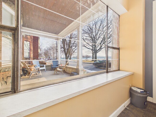 Building Photo - 1017 N Front St