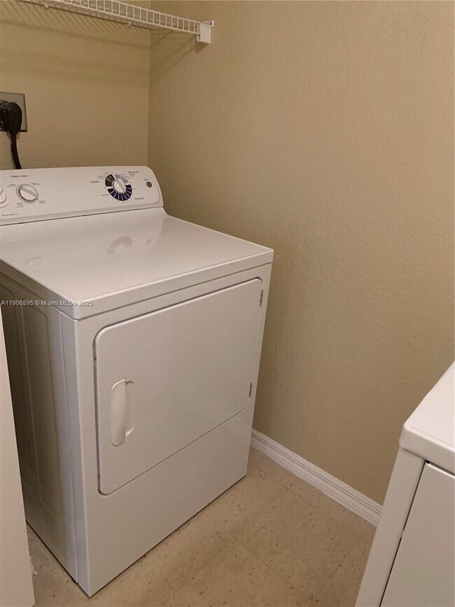 Building Photo - 6572 W Sample Rd