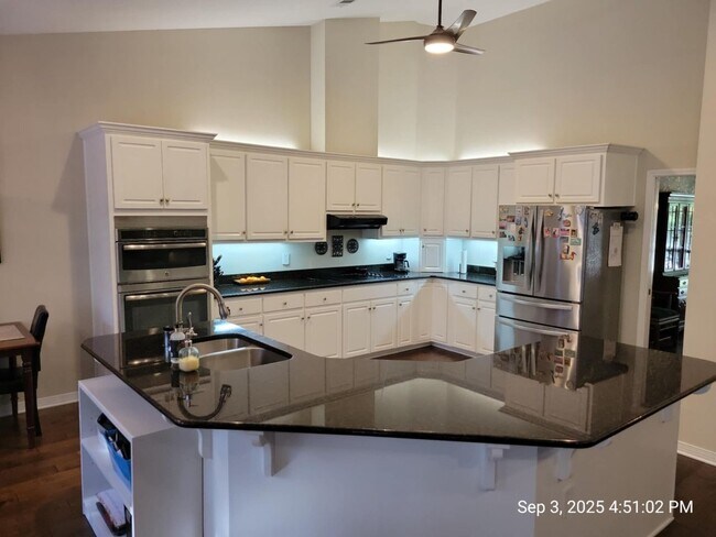 Building Photo - Luxurious Scenic Highway Home with Pool an...