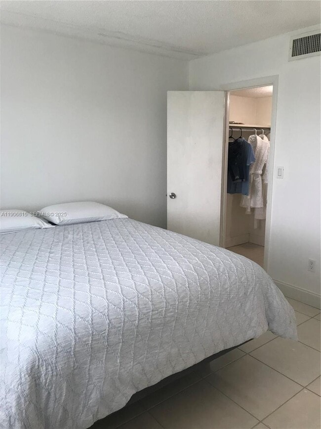 Building Photo - 14830 Naranja Lakes Blvd