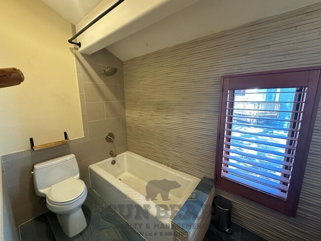 Building Photo - Bright Unfurnished Home with 2 Car Garage!