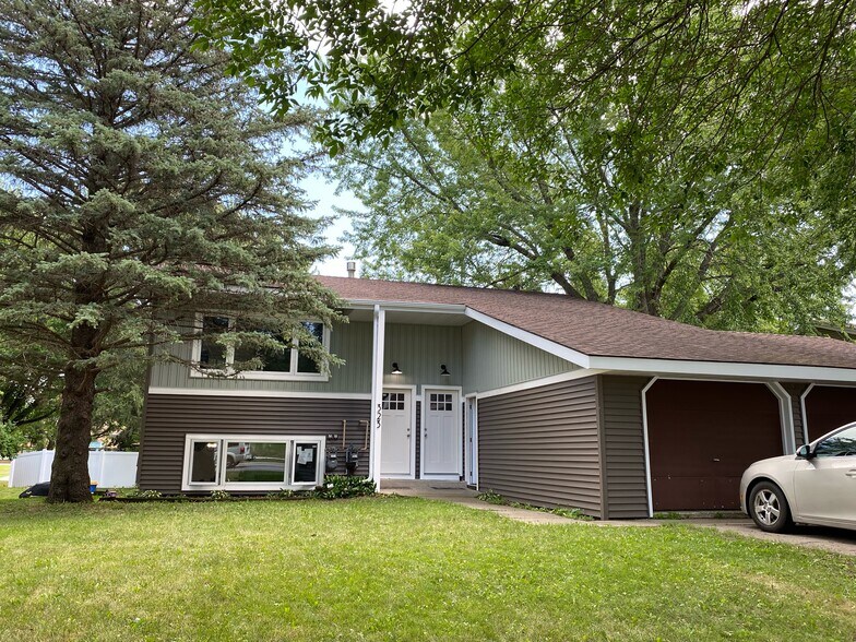 Building Photo - 323 Allan Ave