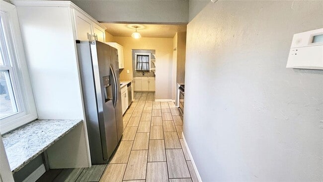 Building Photo - 2305 NW 25th St