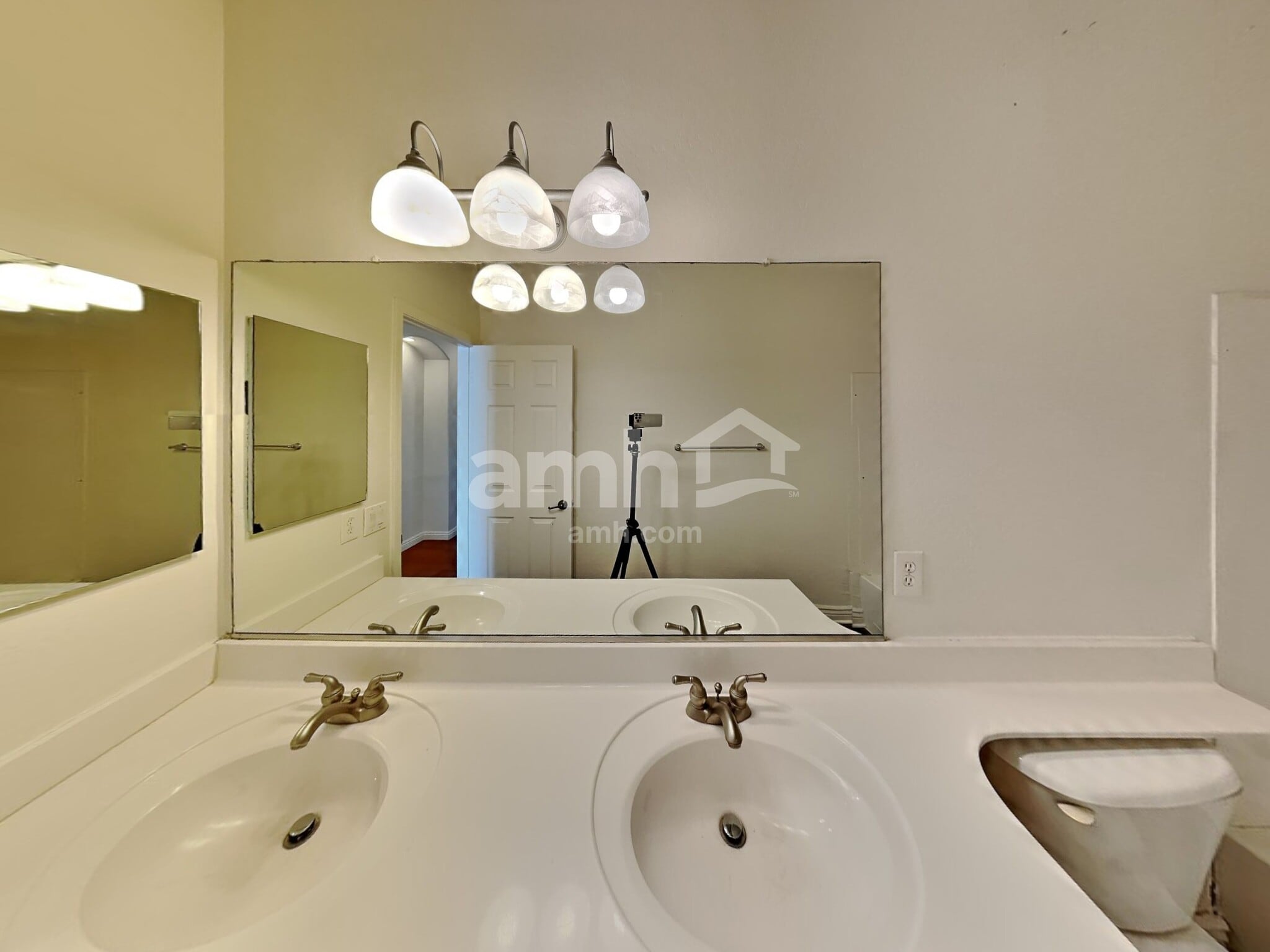 Building Photo - 2346 S Boca Cir