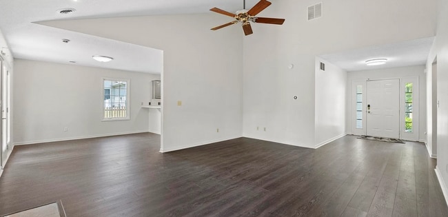 Building Photo - BEAUTIFUL 3 bedroom home available in June!