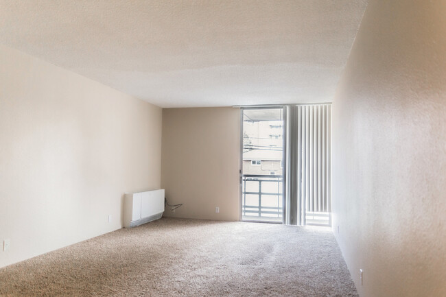 view of living room - 2500 S York St