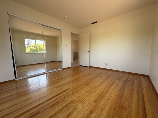 Building Photo - Charming Palo Alto Home with Beautiful Lan...