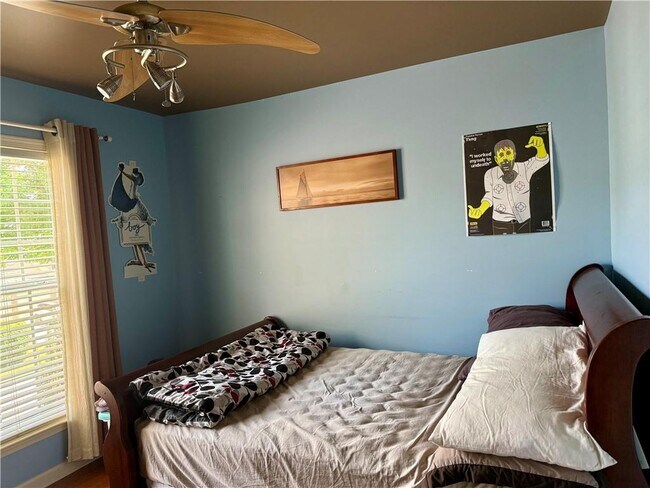Building Photo - 585 Marylebone Dr