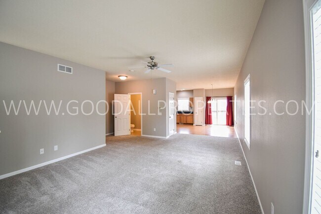 Building Photo - 3 Bedroom 2 Bath Townhome end unit in Glenn Village!!!