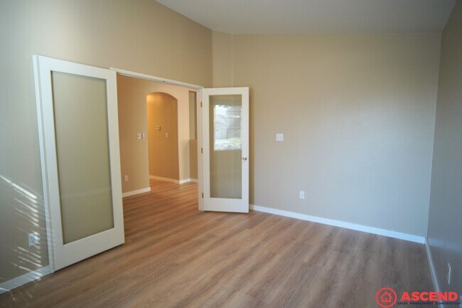 Building Photo - MOVE IN SPECIAL!!! $750 OFF FIRST MONTHS R...