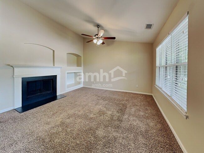 Building Photo - 614 Fairgreen Trl