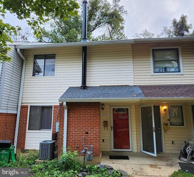 Building Photo - 1219 Marcy Ave