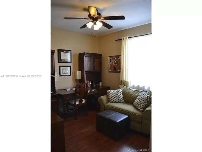 Building Photo - 2402 NE 41st Pl